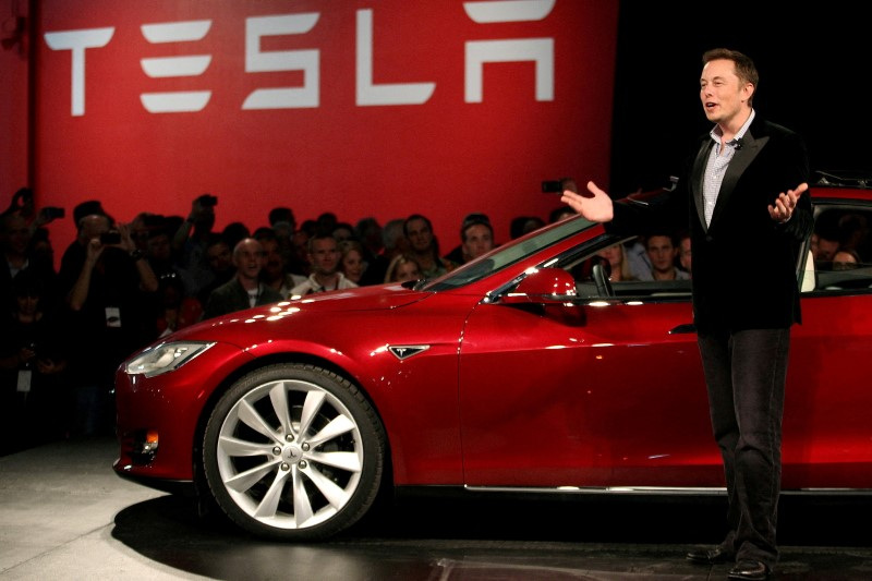 U.S. To Probe Tesla’s ‘Full Self-Driving’ System